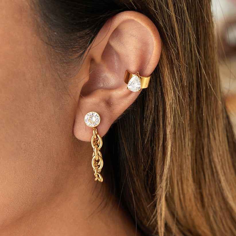 18K gold lightweight luxury earrings with zircon and tassel design.