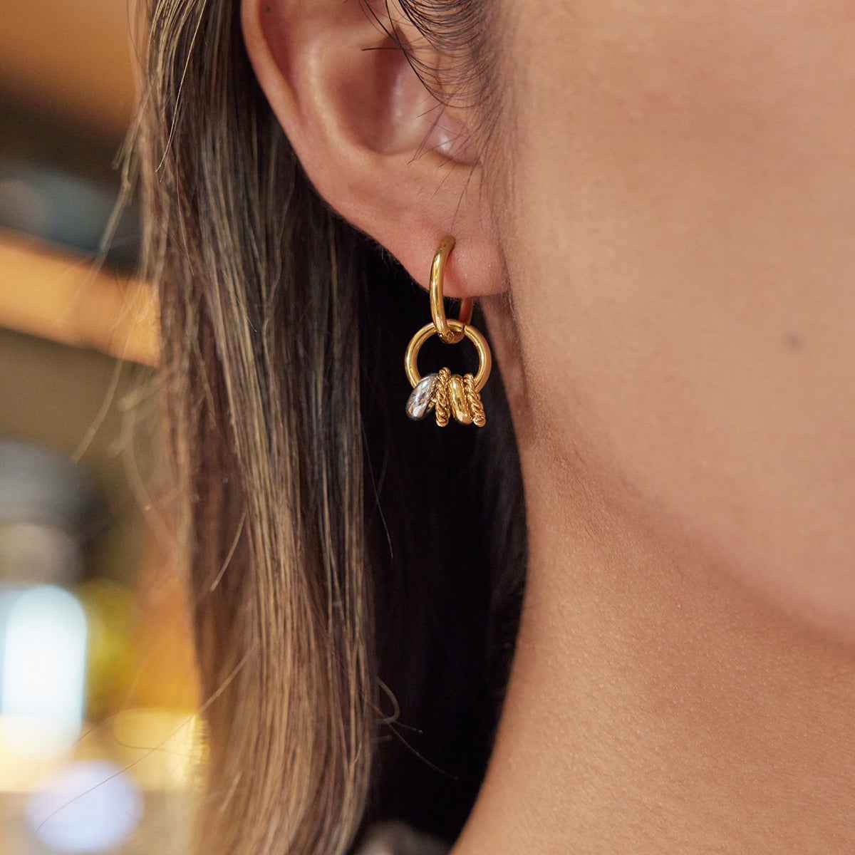 18K gold lightweight luxury hoop earrings